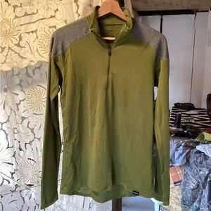 Patagonia 1/4 zip baselayer 4 green grey medium